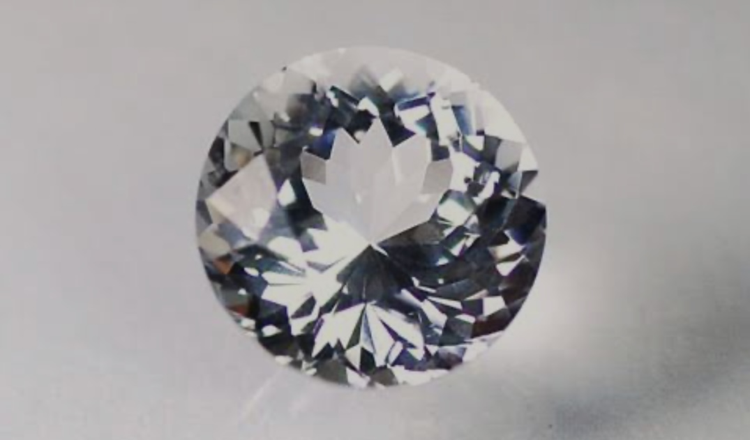 『ダンビュライト』かつて日本でも採れた「ダイヤモンド」に似た石