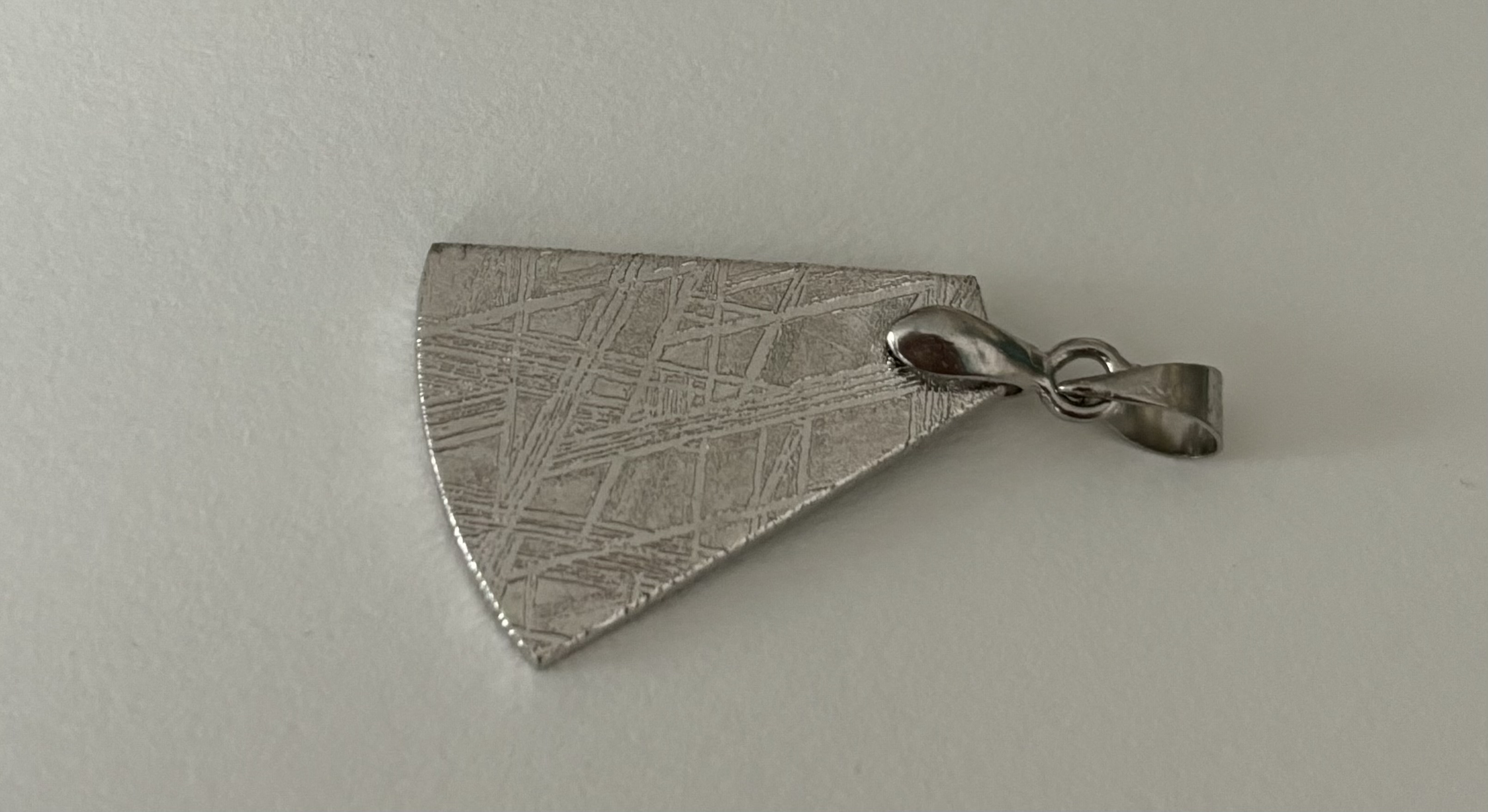 鉄隕石 』「ウィドマンシュテッテン構造」で知られる鉄とニッケルの隕石